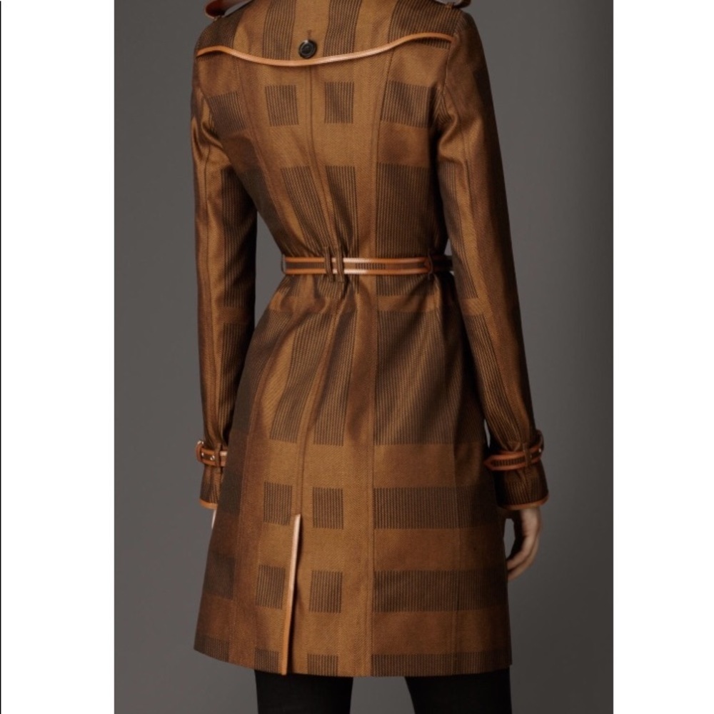 Burberry London plaid trench coat. New w/o tags - Picture 2 of 11